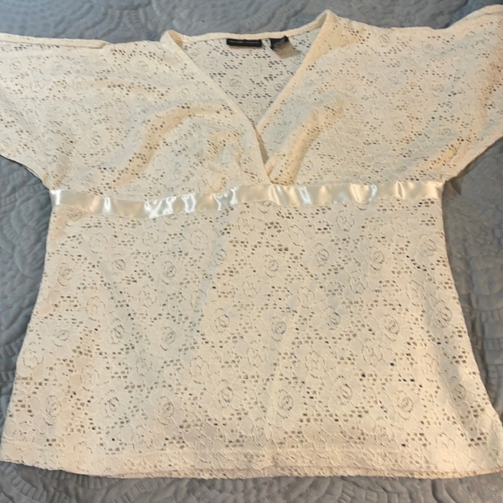 Eyelet top - Picture 3 of 6